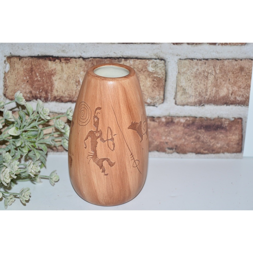 Signed Navajo Pottery vase